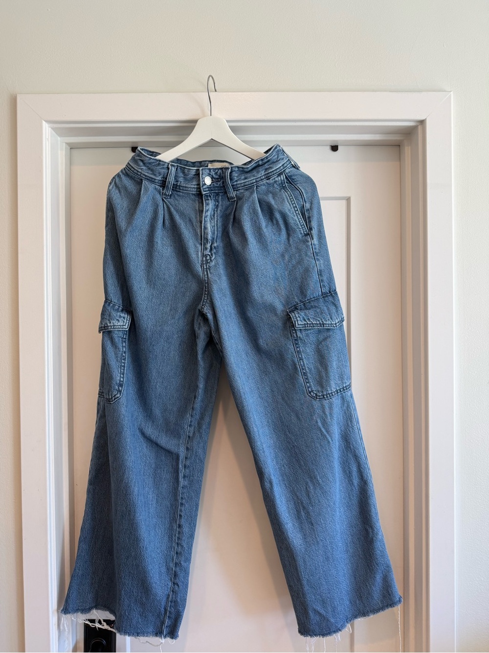 Universal Thread Blue Cargo Wide-Leg Jeans with Raw Hem